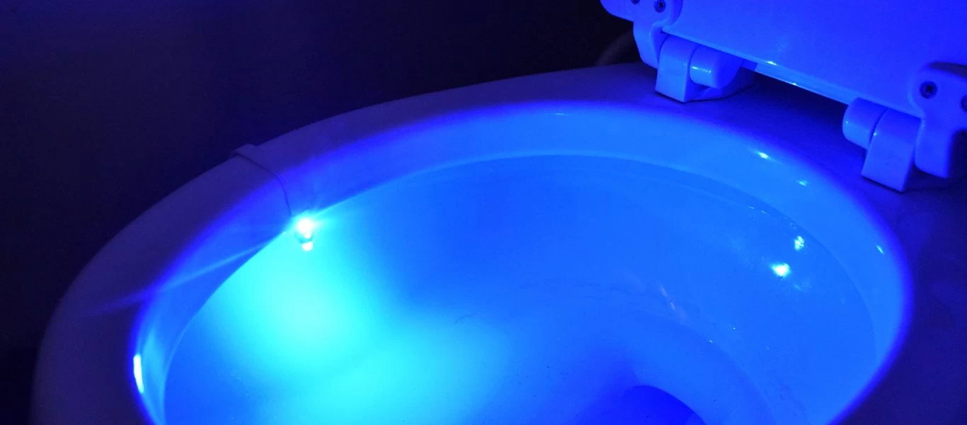 Εσύ το ήξερες; - Γιατί στην Ελβετία οι δημόσιες τουαλέτες έχουν μπλε φωτισμό;